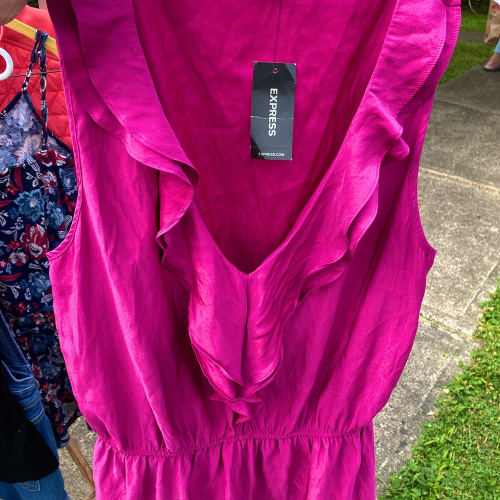 COPY - Express Sleeveless beautiful top!